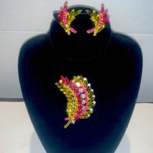 VTG HIGH END UNSIGNED COSTUME CLIP EARRINGS AND MATCHING BROOCH PRISTINE PERFECT